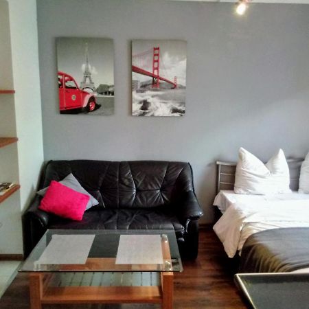 Apartamenty Krzywe Okna Ζιελόνα Γκόρα Εξωτερικό φωτογραφία