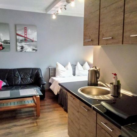 Apartamenty Krzywe Okna Ζιελόνα Γκόρα Εξωτερικό φωτογραφία