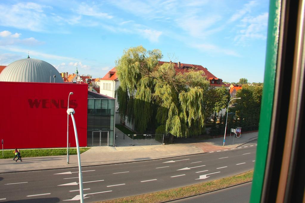 Apartamenty Krzywe Okna Ζιελόνα Γκόρα Δωμάτιο φωτογραφία