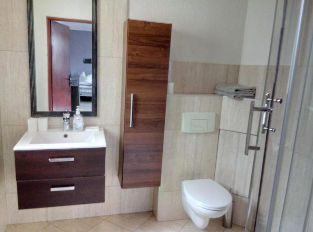 Apartamenty Krzywe Okna Ζιελόνα Γκόρα Εξωτερικό φωτογραφία