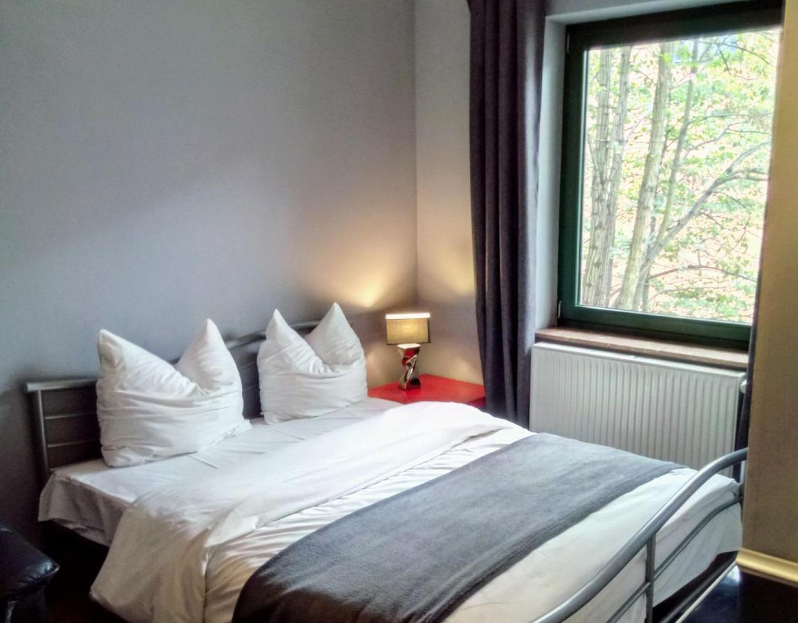 Apartamenty Krzywe Okna Ζιελόνα Γκόρα Εξωτερικό φωτογραφία