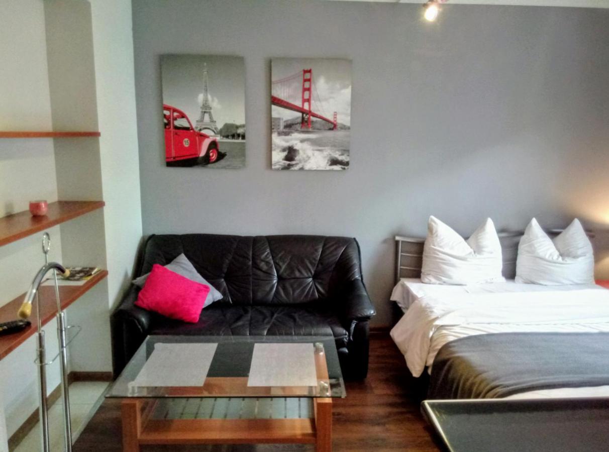 Apartamenty Krzywe Okna Ζιελόνα Γκόρα Εξωτερικό φωτογραφία