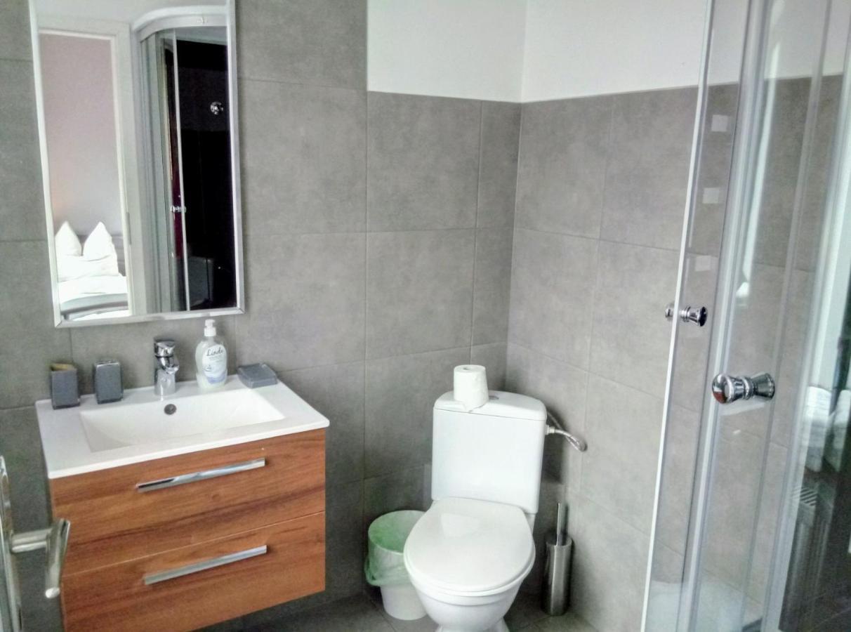Apartamenty Krzywe Okna Ζιελόνα Γκόρα Εξωτερικό φωτογραφία
