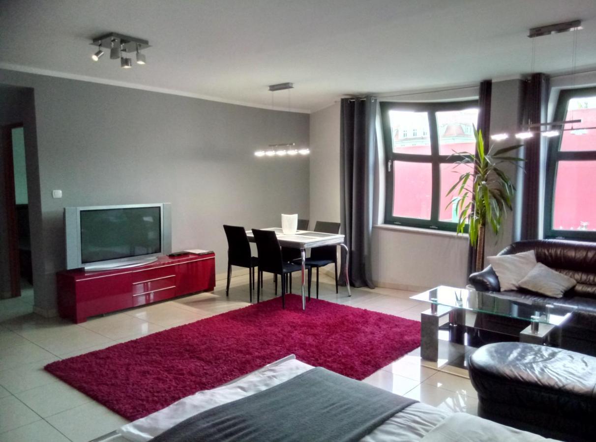 Apartamenty Krzywe Okna Ζιελόνα Γκόρα Εξωτερικό φωτογραφία