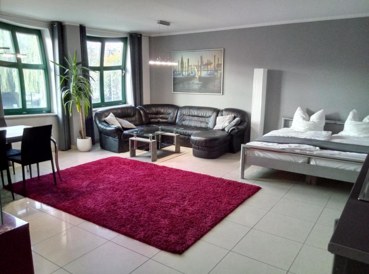 Apartamenty Krzywe Okna Ζιελόνα Γκόρα Εξωτερικό φωτογραφία